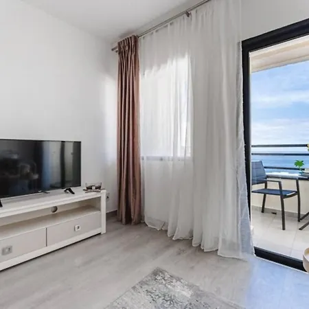 Luxurious And Spacious Lägenhet