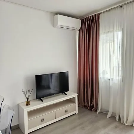 Apartment Luxurious And Spacious *